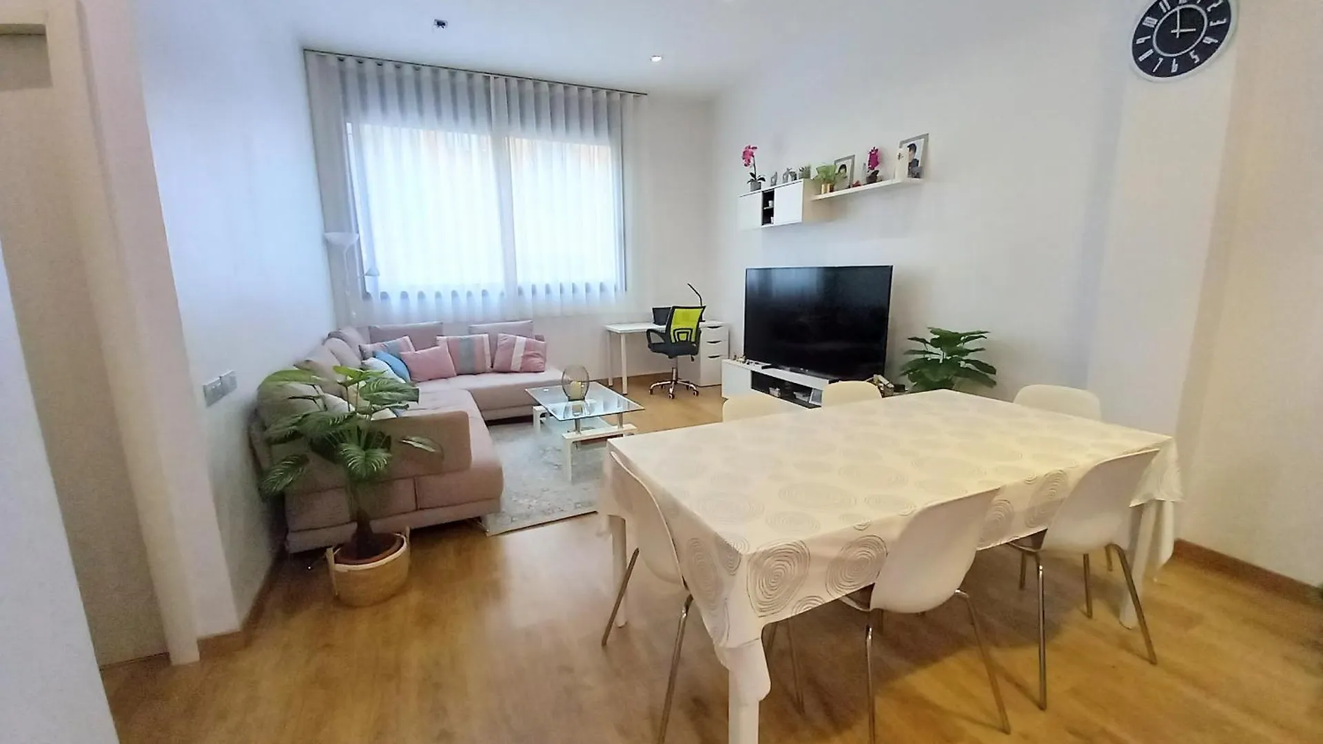 Δωμάτια σε οικογενειακή κατοικία Great Room In A Great Flat Βαρκελώνη
